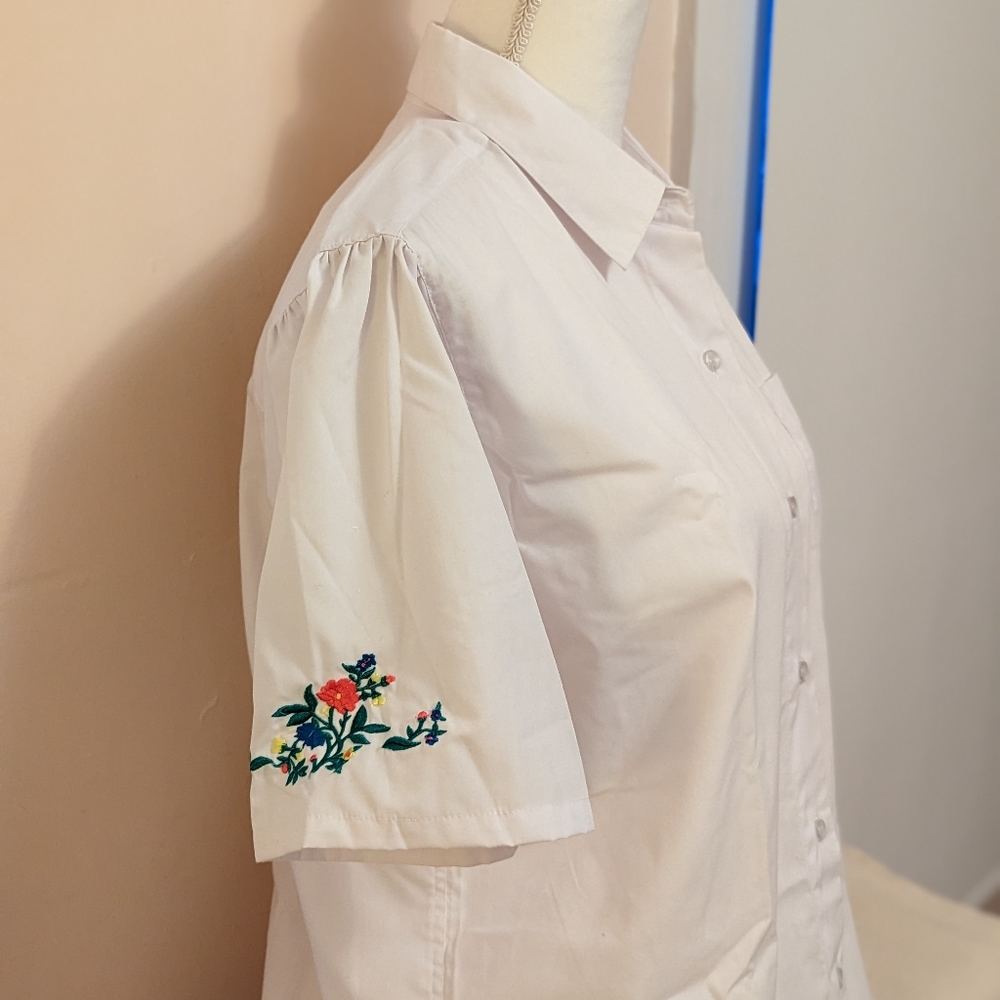 Vintage White Short Sleeve Collar Blouse Floral Embroidery Button Down Med/Large